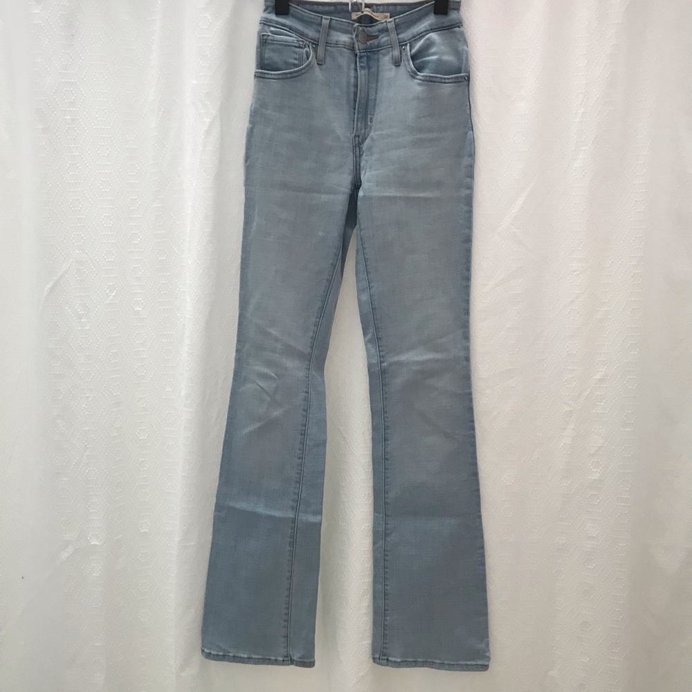 Levi’s 725 High Rise Bootcut Jeans